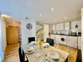Stylish Cosy 2 Bed Ilford Home with Free Parking