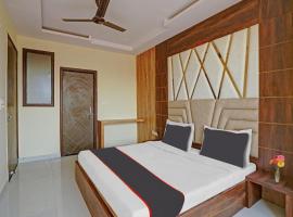 Capital O Mt Corporate Stays Near Iskcon Temple Noida, hotel in Indirapuram