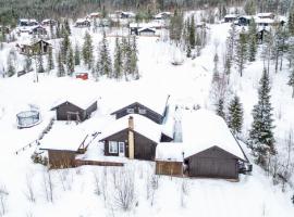 A wonderful estate of two houses for all seasons!, hotel i Trysil