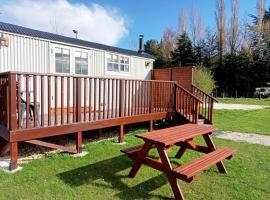 Woodpecker Shepherds Hut, campsite in Boston