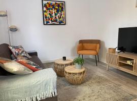 Maison situé au centre d'Enghien les Bains avec jardin et parking privé, hotel em Enghien-les-Bains