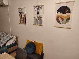 Studio, hotel in Saint-Loubès