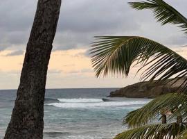 Marie Guest House (A/C entire house), vila v mestu Camuy