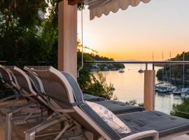 VILLA PHILIPPA - luxurious five-room villa on the island of BRAČ - idyllic location right by the sea - incredible view of the sea bay - VIP services - BURALUX properties, hotel em Sutivan