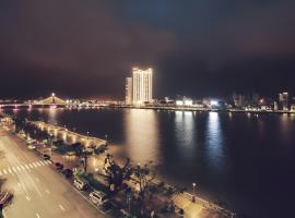 Hoang Linh Riverside Hotel Danang โรงแรมที่Da Nang City-Centreในดานัง