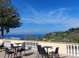 Residenza La Grazia Tropea - Free Parking -, Ferienwohnung mit Hotelservice in Tropea