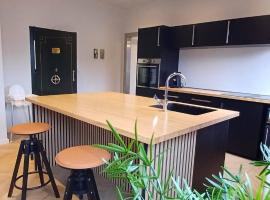 Luxurious Apartment In Aalborg City, Free Parking: Aalborg'da bir otel