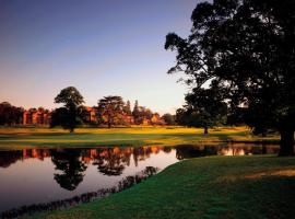 Hanbury Manor Marriott Hotel & Country Club, hotel with jacuzzis in Ware