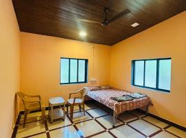 Punyaai Homestay, hotel a Revadanda