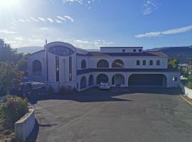 Luxury Harbour view, hotel en Dunedin