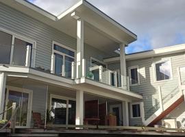 New luxury waterfront accommodation, hotel with parking in Dunedin