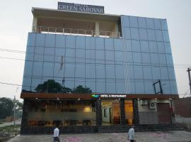 Green Sarovar Hotel & Restaurant, hotel v destinaci Mathura