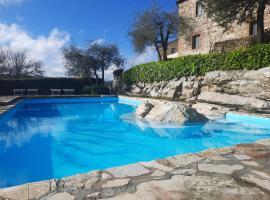 Borgo Livernano - Farmhouse with pool, kotedžas mieste Radda in Chianti
