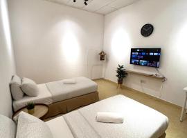 Kicauan RoomStay #2 Kuala Berang-Free WiFi & Netflix for 2 Pax、Kuala Berangのコテージ