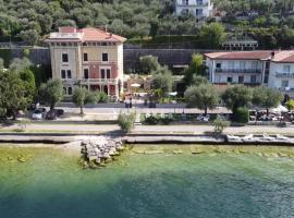 Villa Torre - Atmosfera Romantica: Brenzone sul Garda'da bir pansiyon