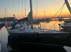 Sail & Fun Team Szczecin - Rejsy Jachtem - Jacht Czartery, סירה בשצ'צ'ין
