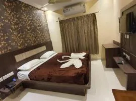 Hotel Home Town Puri - Lift - Parking - Near Golden Beach - Excellent Service Recommended