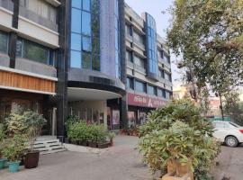 ๋ฉ๋ฃจํธ์ ์์นํ ํธํ
Hotel Crystal Palace Meerut