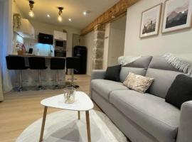 Magnifique T2 -Au creux du Jura- Saint Claude, hotel in Saint-Claude