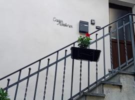 Casa Adelina - Appartamento Pallanza centro, ваканционна къща в Вербания