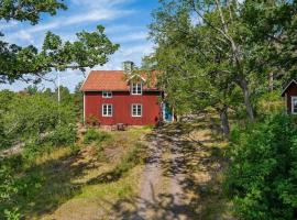 Charmigt torp på höjden, hótel í Gamleby