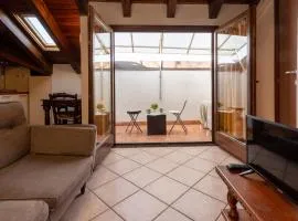 Dante's Skyview - Appartamento mansarda Novara STAZIONE