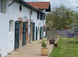 Chambres d'hôtes Maison Narbay aux portes du pays Basque, ξενοδοχείο σε Saint-André-de-Seignanx