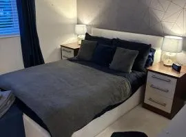 Cosy double bedroom in Newcastle upon Tyne - Access to shared kitchen and shared conservatory areas inc Netflix