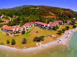Serene housecomplex,110m2 house by marvellous sea, Hotel in Mola Kaliva