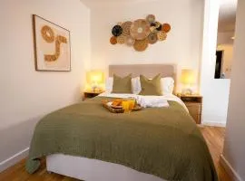 Boho Style - KING BED, Central, Super FAST Wi-Fi