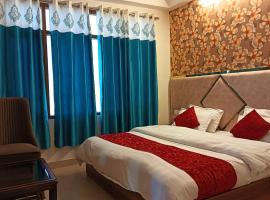 The Aston Hills - Majestic Mountain View: Shimla şehrinde bir otel