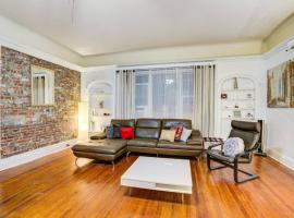 3BR Skyline Apt in Bustling District I Great Value, hotell sihtkohas West New York