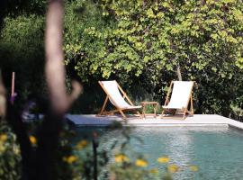 Casa da Alvarinha Privada rodeada de Natureza, hotel i Paredes