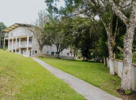 Ribas Pousada e Camping, hotel v destinaci Carambeí
