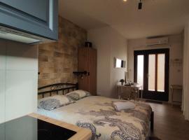 Studio apartment with sea view, hotell i Sali