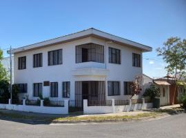 Hostel Casa Mar, guest house in Liberia