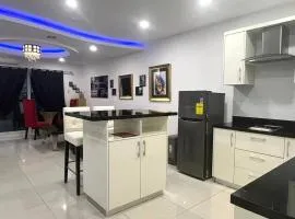 Sheryll Escapes - Kandi Palace 9 floor, 1BR! Housekeeping, Netflix!