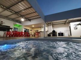 Hidro e piscina privativas em casa de 2 banheiros, 2 quartos para Estadia memorável ou Evento - Desconta duração e pode entrar na madrugada โรงแรมในซอร์ฮิโซ
