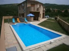 Wohnung in Povile mit Terrasse, Grill und gemeinsamem Pool