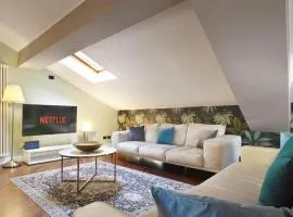 Attic in Como Center + Parking