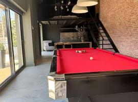 The Loft. Gerakas., hotel di Athens