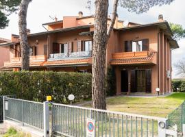 Casa Indipendente con Giardino, hótel í Cervia