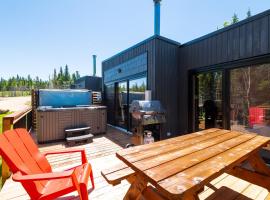 Les Refuges du Massif de Charlevoix, hotel cerca de Camp-Boule, Petite-Rivière-Saint-François