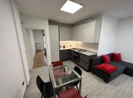 Deluxe comfortable suite with balcony Downtown, hotel com estacionamento em Castellanza