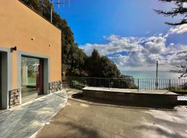 Cinque Terre Room Rental SULLA VIA, guest house in La Spezia