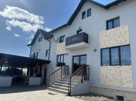 Pensiunea La Cazemata Bucov、BucovのB&B