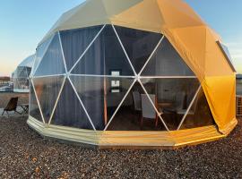 Nude Glamping Dome, hotel in Willcox