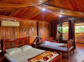 Amazon Rainforest โรงแรมที่สัตว์เลี้ยงเข้าพักได้ในLago Agrio