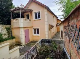 COQUELICOT - Spacieuse maison 172m2 - 4 chambres - Parking Privé & Wifi Gratuit