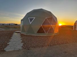 The Cowboy Glamping Dome, луксозна палатка в Уилкокс